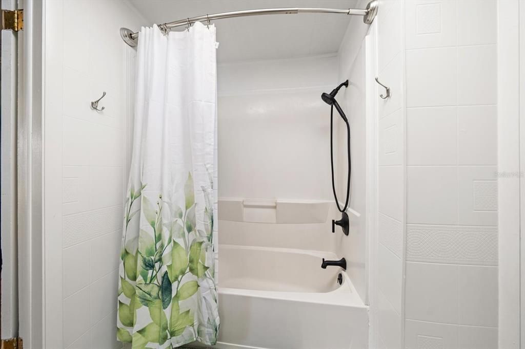 For Sale: $349,000 (2 beds, 2 baths, 964 Square Feet)