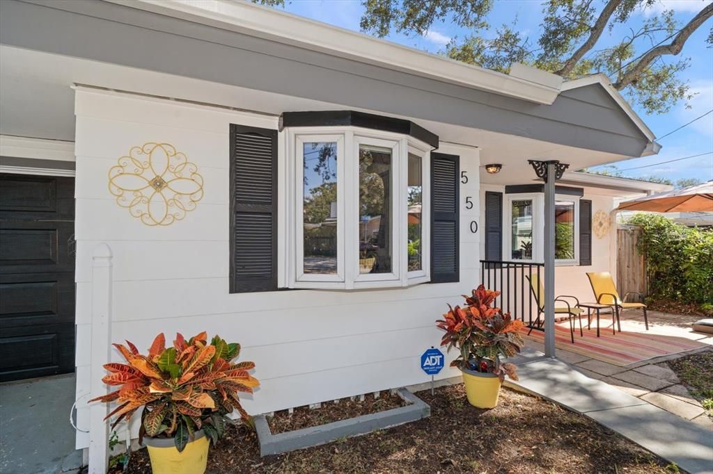 For Sale: $349,000 (2 beds, 2 baths, 964 Square Feet)