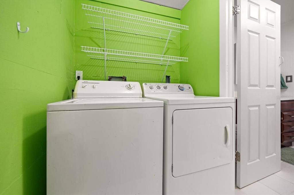 For Sale: $349,000 (2 beds, 2 baths, 964 Square Feet)