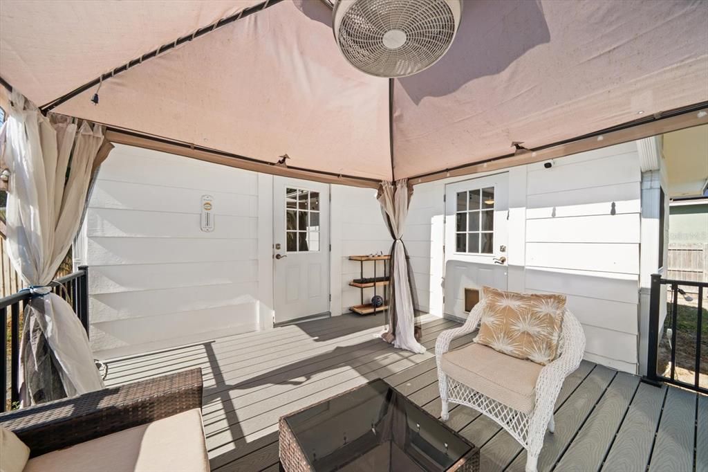 For Sale: $349,000 (2 beds, 2 baths, 964 Square Feet)