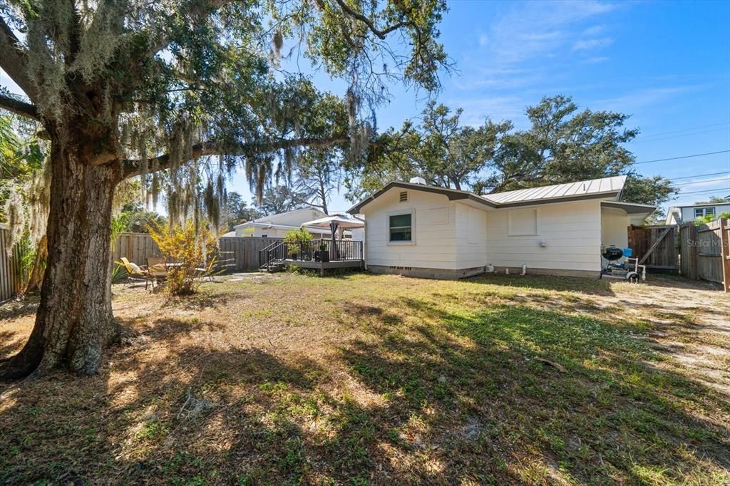 For Sale: $349,000 (2 beds, 2 baths, 964 Square Feet)