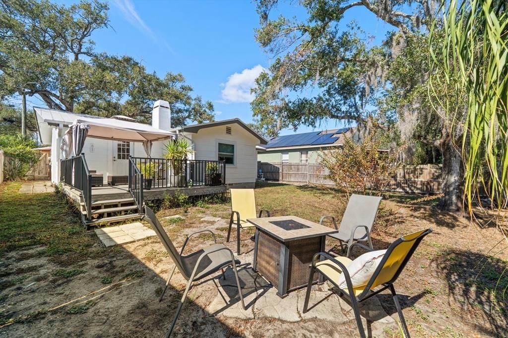 For Sale: $349,000 (2 beds, 2 baths, 964 Square Feet)