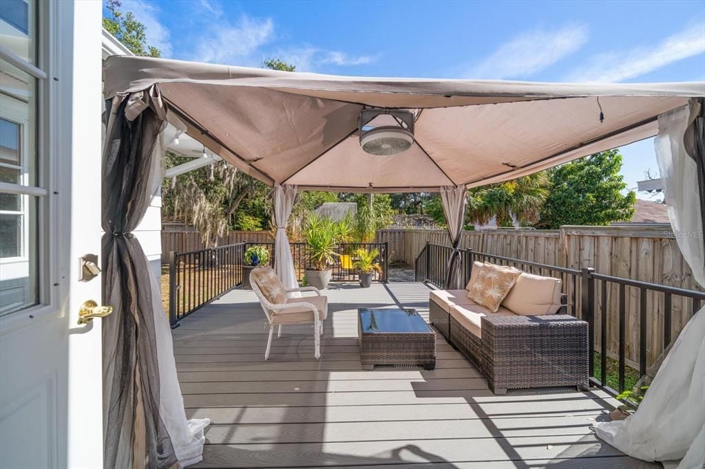 For Sale: $349,000 (2 beds, 2 baths, 964 Square Feet)