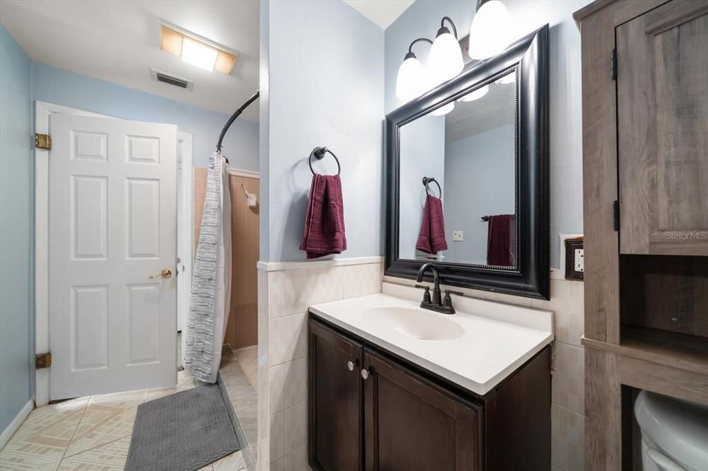 For Sale: $349,000 (2 beds, 2 baths, 964 Square Feet)