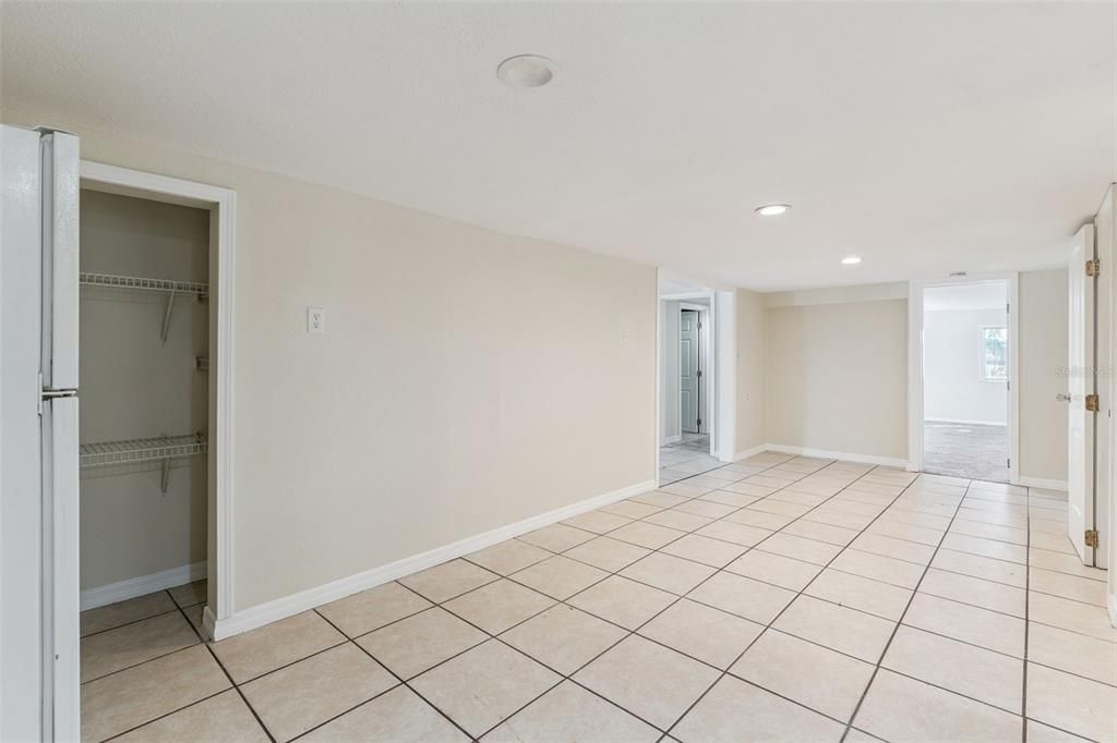 待售: $235,000 (3 贝兹, 1 浴室, 1152 平方英尺)