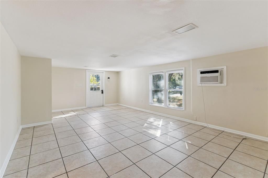 待售: $235,000 (3 贝兹, 1 浴室, 1152 平方英尺)