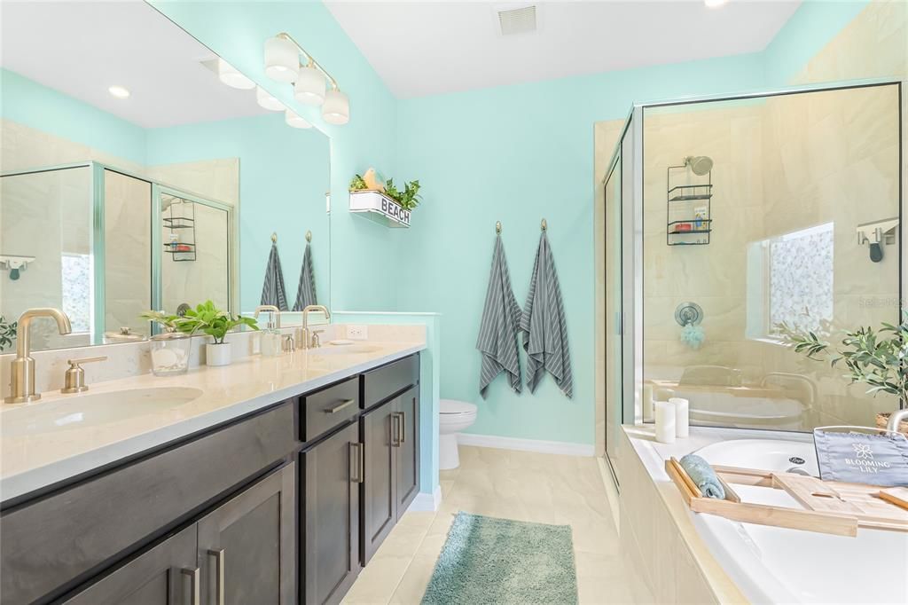 For Sale: $600,000 (3 beds, 2 baths, 1796 Square Feet)