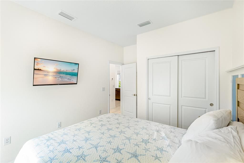 For Sale: $600,000 (3 beds, 2 baths, 1796 Square Feet)