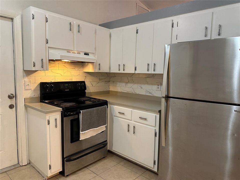 На продажу: $199,900 (3 спален, 2 ванн, 1008 Квадратных фут)