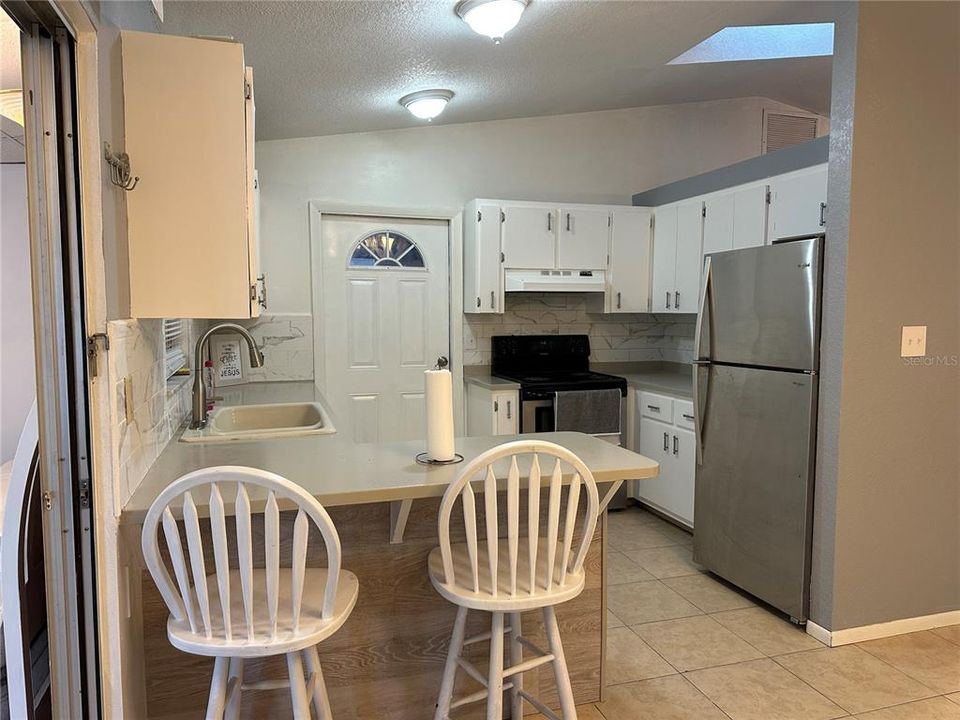 На продажу: $199,900 (3 спален, 2 ванн, 1008 Квадратных фут)