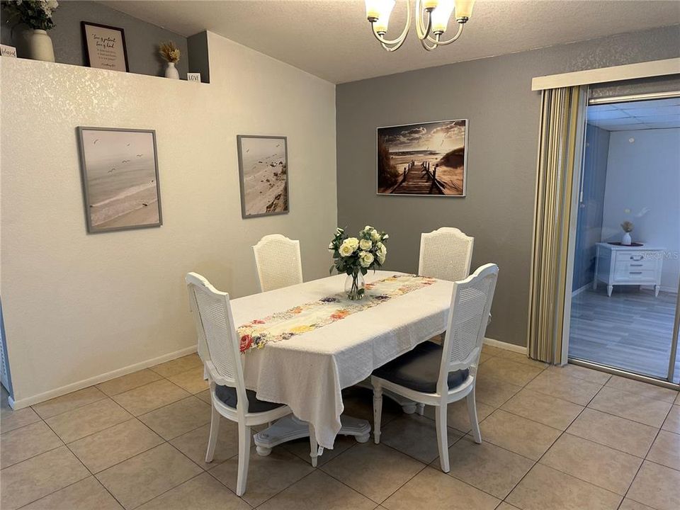 На продажу: $199,900 (3 спален, 2 ванн, 1008 Квадратных фут)