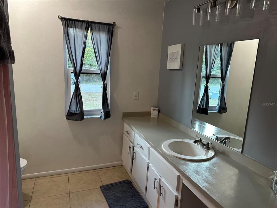 На продажу: $199,900 (3 спален, 2 ванн, 1008 Квадратных фут)