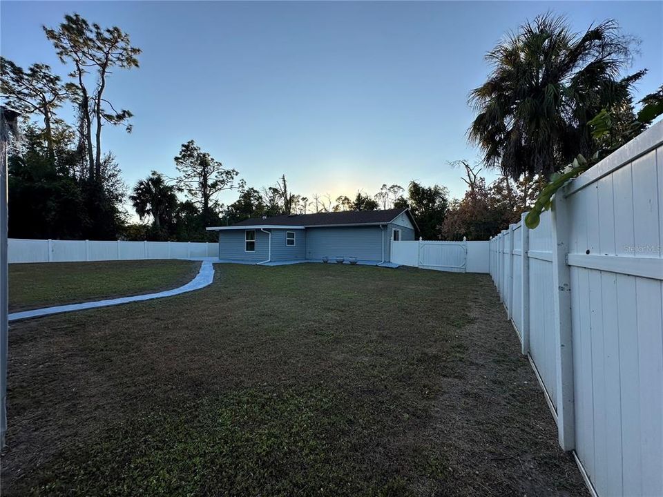 На продажу: $199,900 (3 спален, 2 ванн, 1008 Квадратных фут)