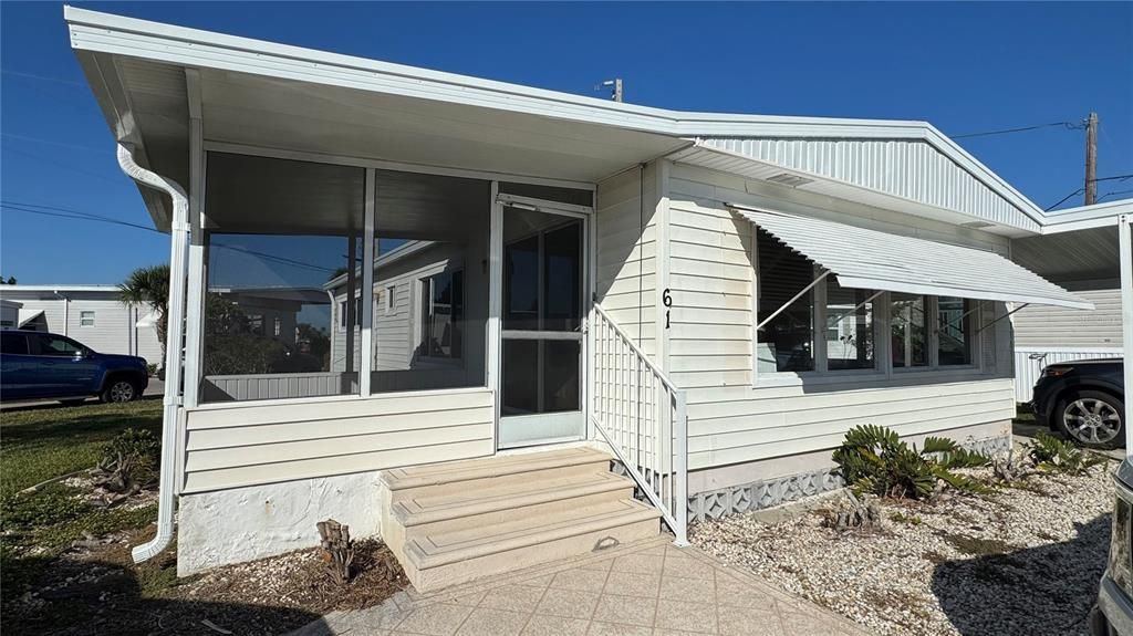 For Sale: $225,000 (2 beds, 1 baths, 900 Square Feet)