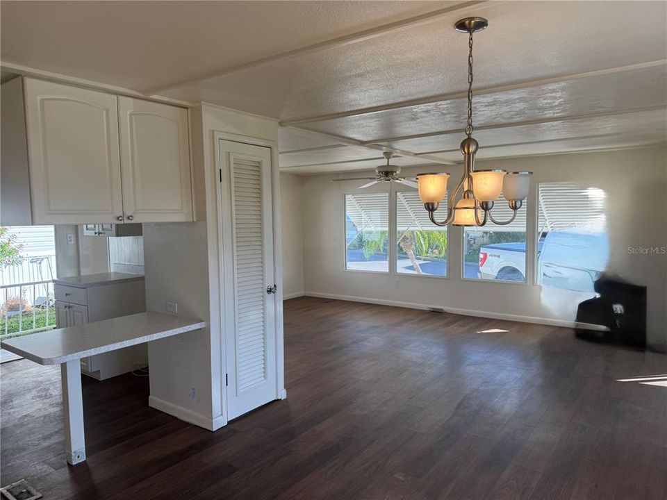 For Sale: $225,000 (2 beds, 1 baths, 900 Square Feet)