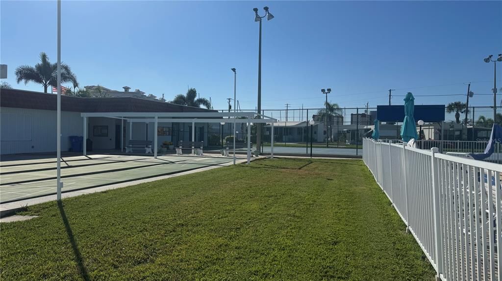 For Sale: $225,000 (2 beds, 1 baths, 900 Square Feet)