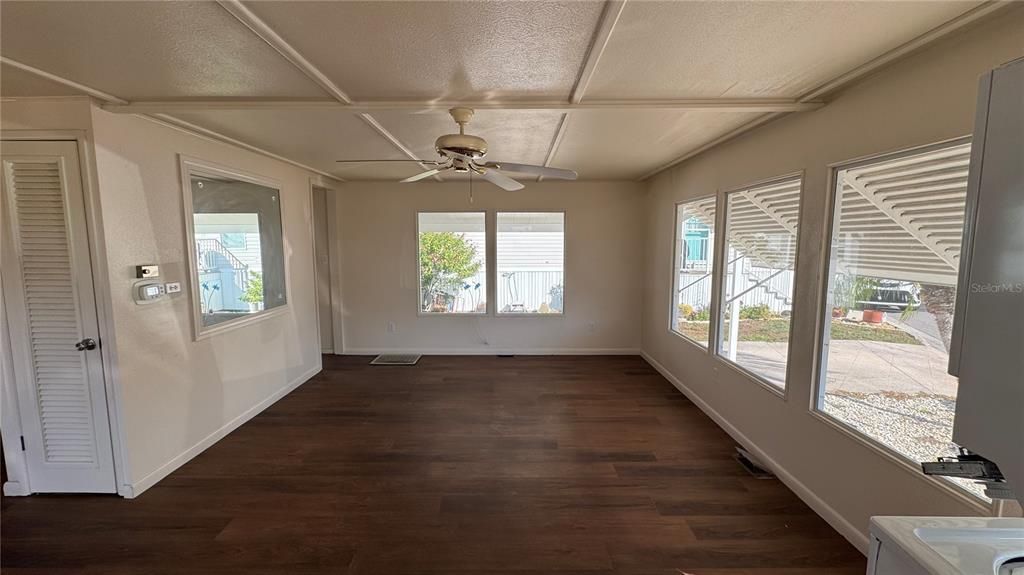 For Sale: $225,000 (2 beds, 1 baths, 900 Square Feet)