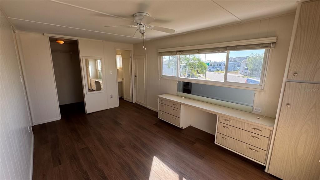 For Sale: $225,000 (2 beds, 1 baths, 900 Square Feet)