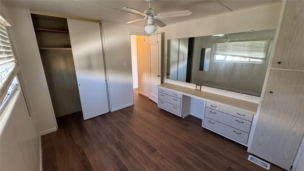 For Sale: $225,000 (2 beds, 1 baths, 900 Square Feet)