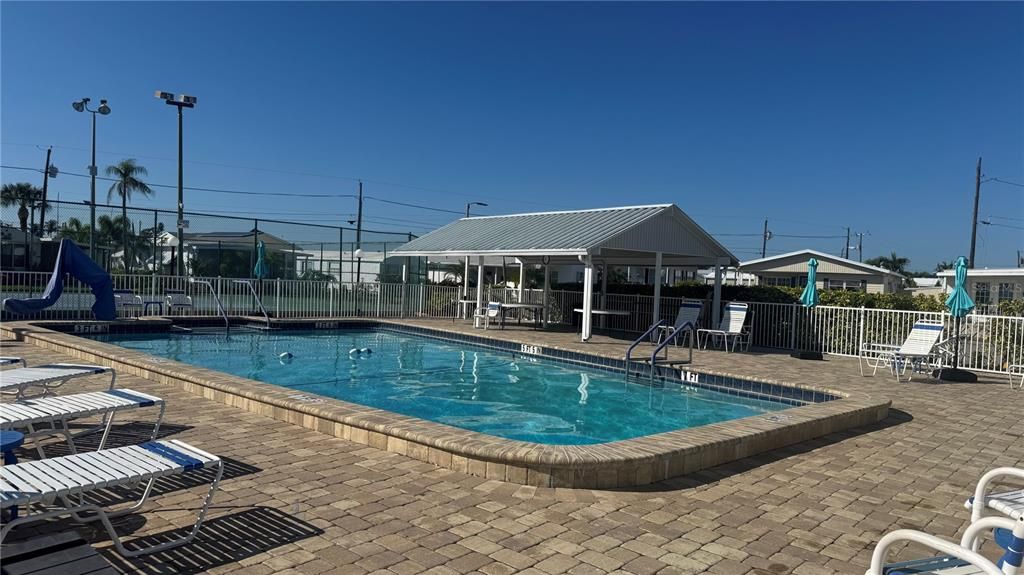 For Sale: $225,000 (2 beds, 1 baths, 900 Square Feet)