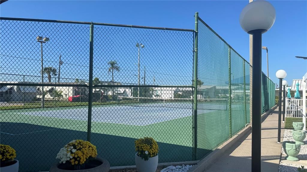 For Sale: $225,000 (2 beds, 1 baths, 900 Square Feet)