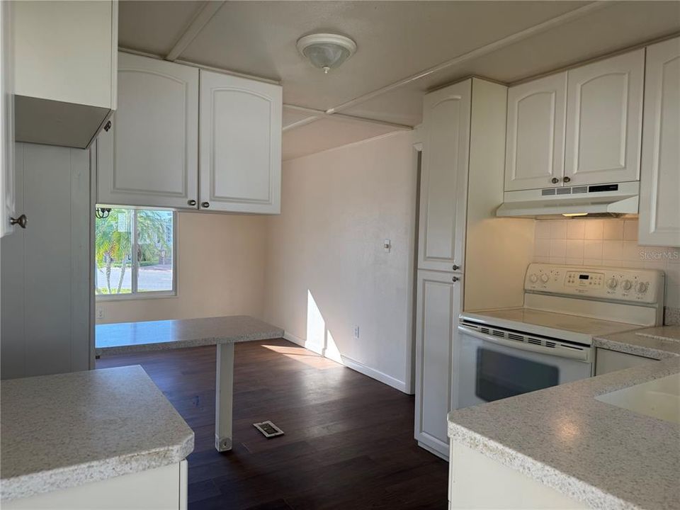 For Sale: $225,000 (2 beds, 1 baths, 900 Square Feet)