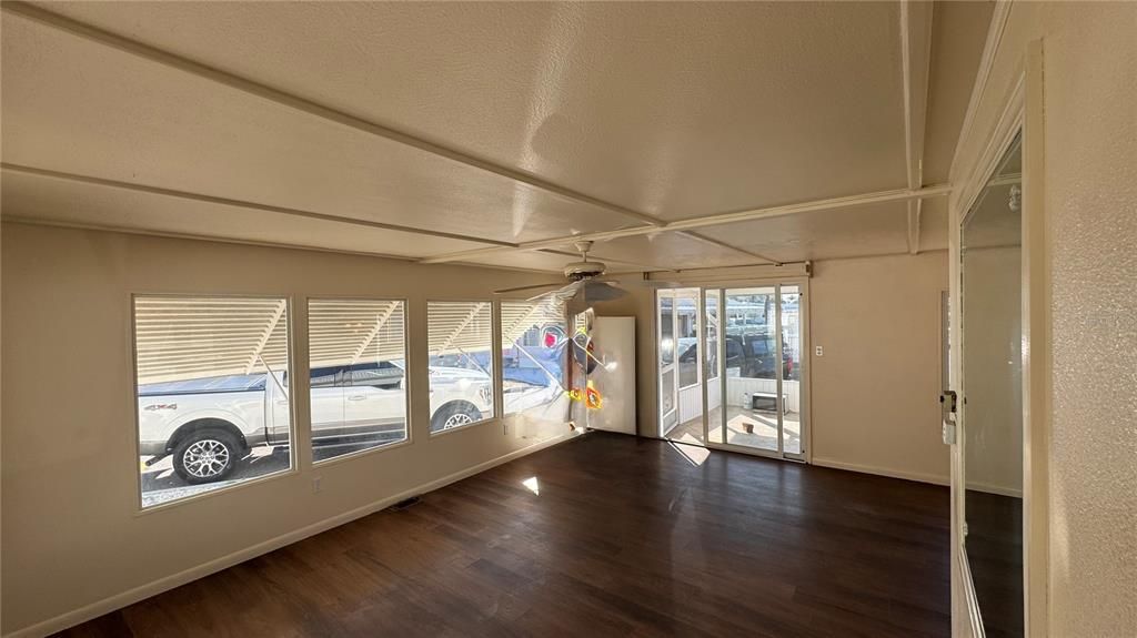 For Sale: $225,000 (2 beds, 1 baths, 900 Square Feet)