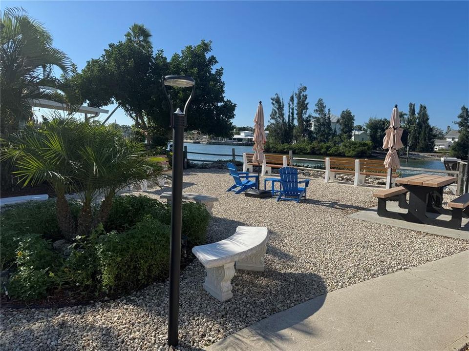 For Sale: $225,000 (2 beds, 1 baths, 900 Square Feet)