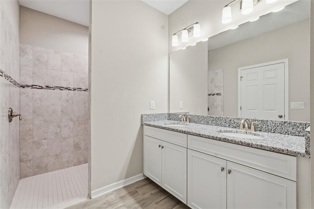 待售: $430,000 (4 贝兹, 3 浴室, 2313 平方英尺)