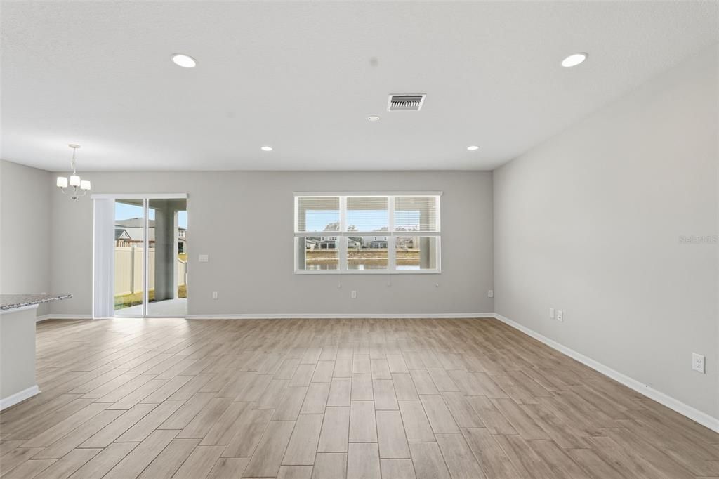 待售: $430,000 (4 贝兹, 3 浴室, 2313 平方英尺)