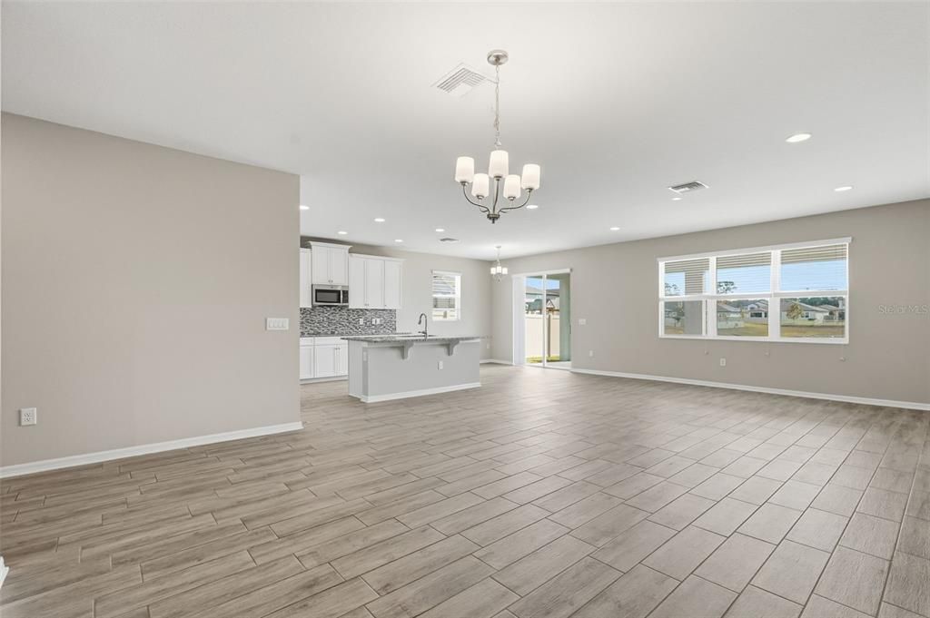 待售: $430,000 (4 贝兹, 3 浴室, 2313 平方英尺)