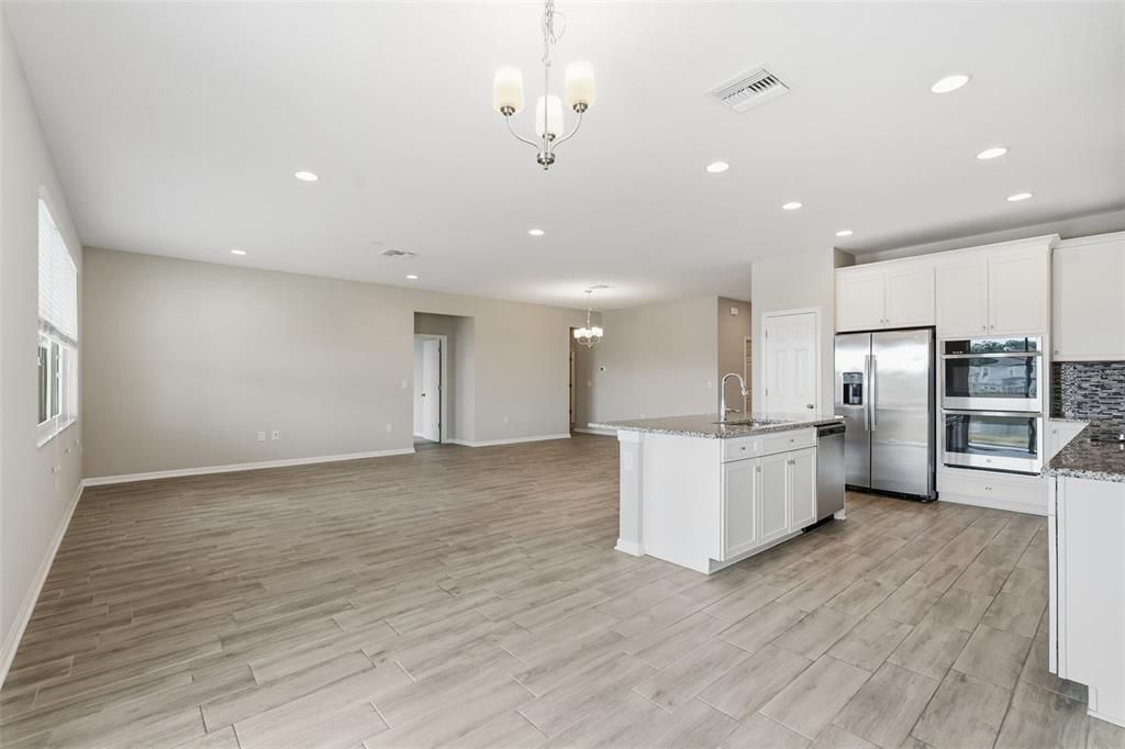 待售: $430,000 (4 贝兹, 3 浴室, 2313 平方英尺)