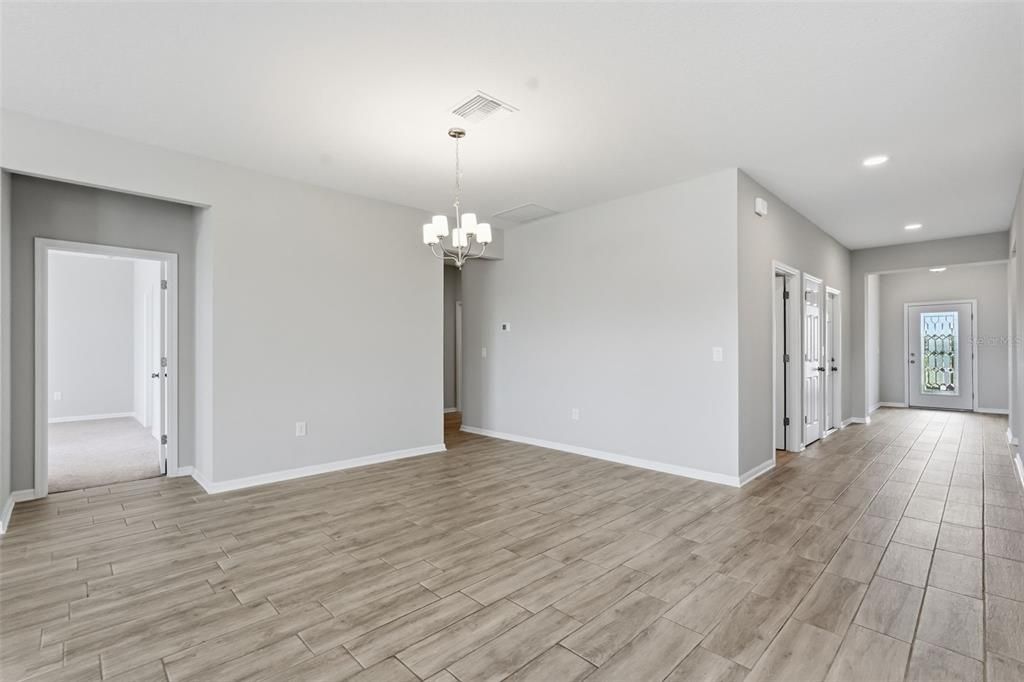 待售: $430,000 (4 贝兹, 3 浴室, 2313 平方英尺)