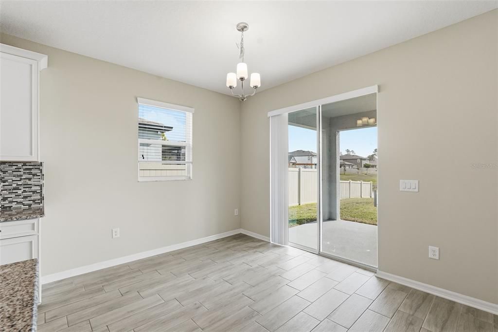 待售: $430,000 (4 贝兹, 3 浴室, 2313 平方英尺)