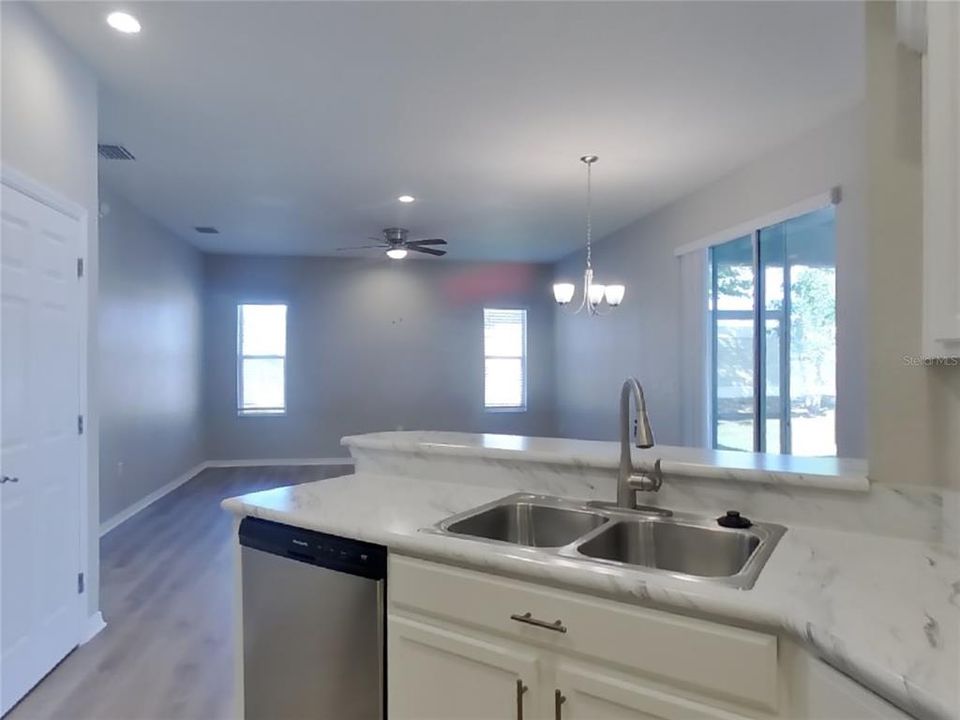 En Renta: $2,479 (4 camas, 3 baños, 2487 Pies cuadrados)