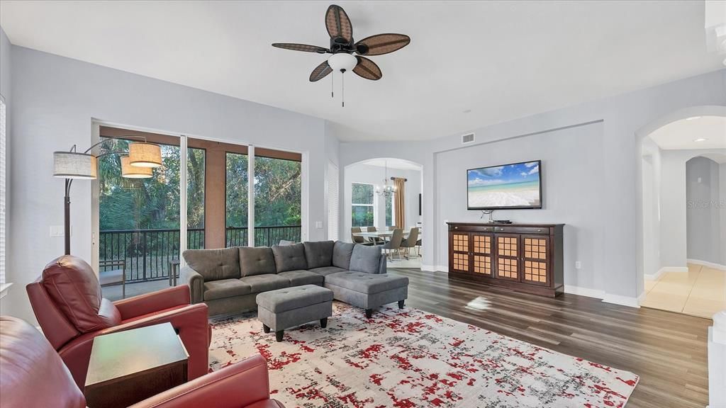 En Venta: $950,000 (3 camas, 3 baños, 2039 Pies cuadrados)