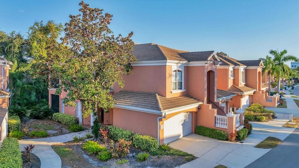 En Venta: $950,000 (3 camas, 3 baños, 2039 Pies cuadrados)