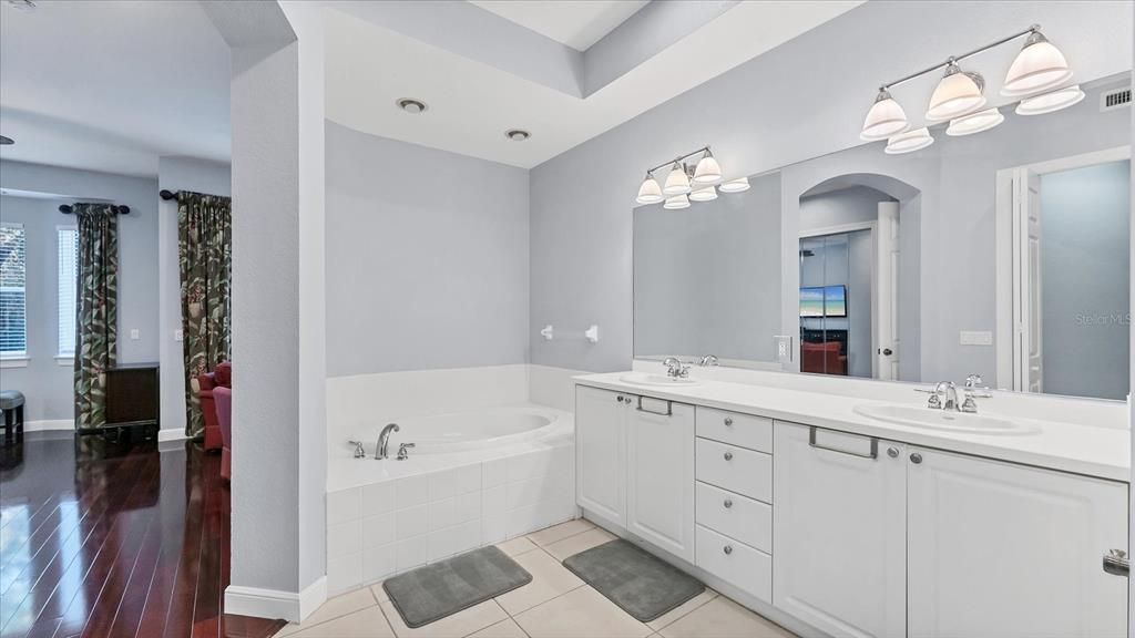 En Venta: $950,000 (3 camas, 3 baños, 2039 Pies cuadrados)