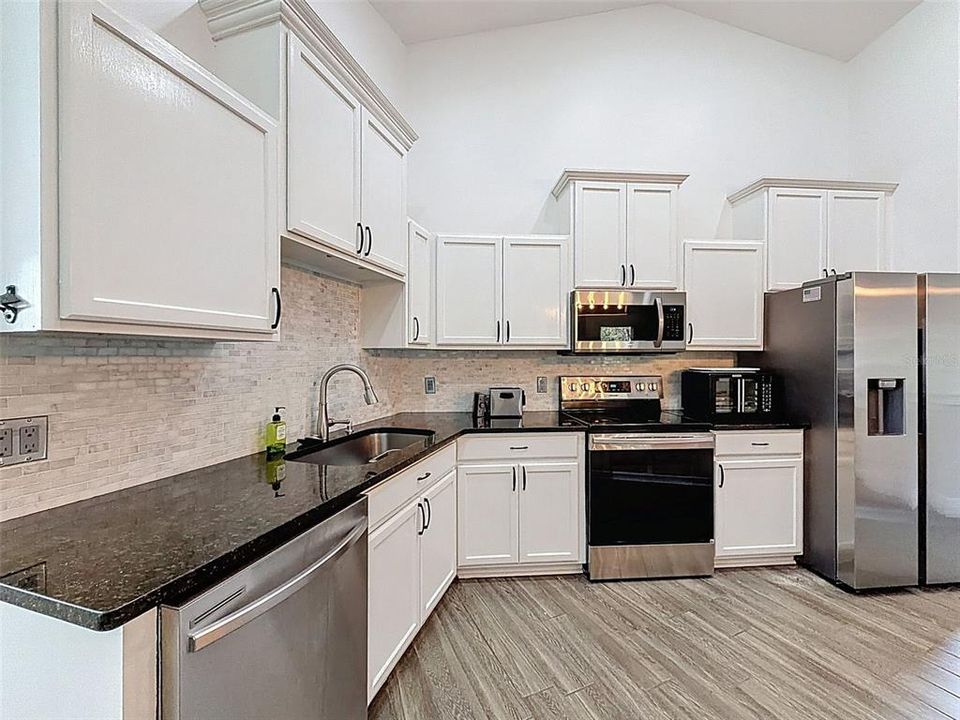 待售: $360,000 (3 贝兹, 2 浴室, 2150 平方英尺)