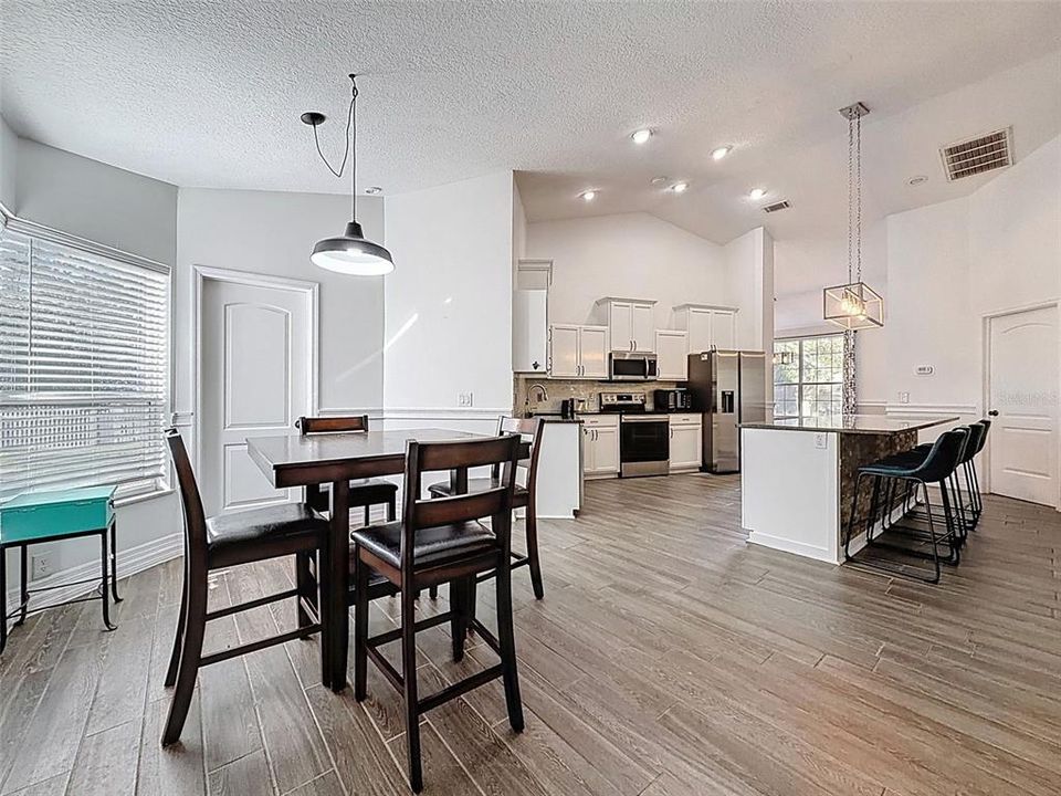 待售: $360,000 (3 贝兹, 2 浴室, 2150 平方英尺)