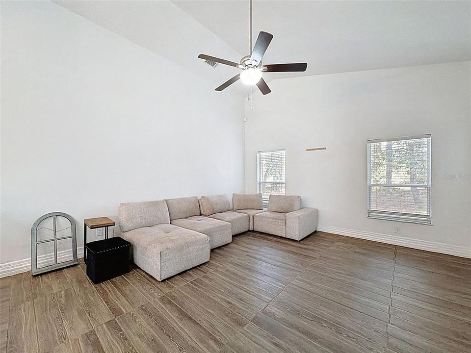 待售: $360,000 (3 贝兹, 2 浴室, 2150 平方英尺)