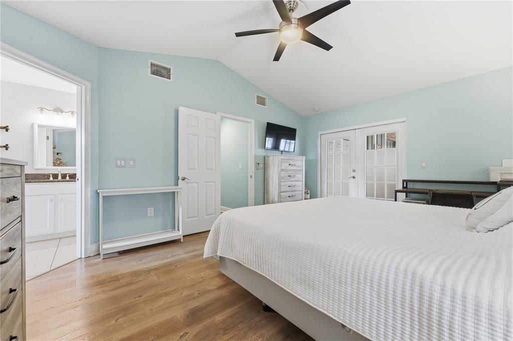 На продажу: $699,900 (3 спален, 2 ванн, 2014 Квадратных фут)