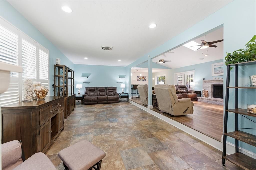 На продажу: $699,900 (3 спален, 2 ванн, 2014 Квадратных фут)