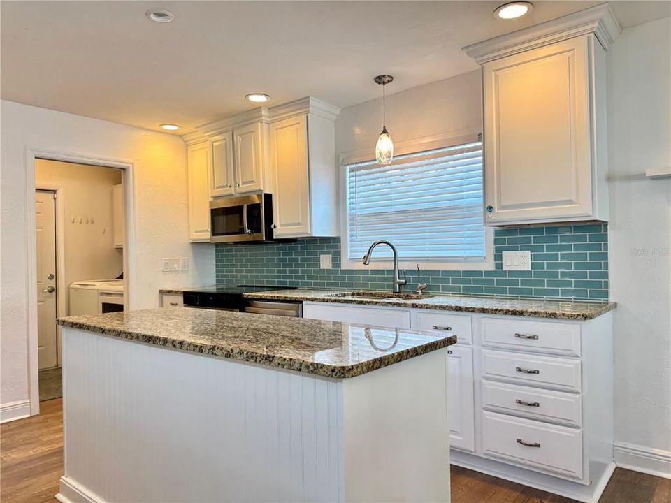 На продажу: $699,900 (3 спален, 2 ванн, 2014 Квадратных фут)