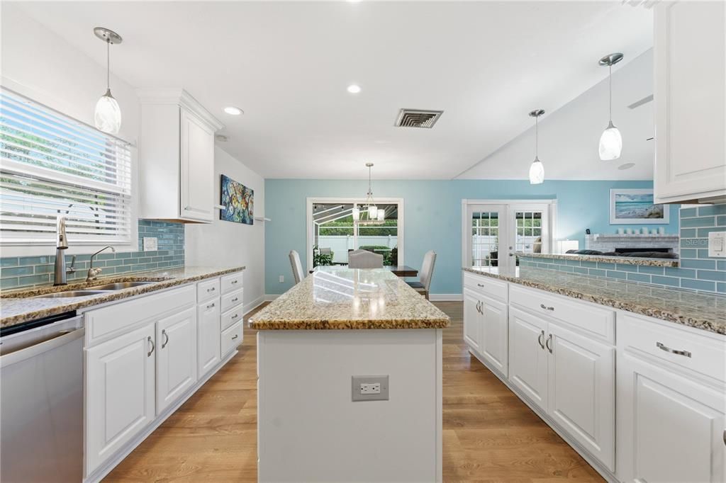 На продажу: $699,900 (3 спален, 2 ванн, 2014 Квадратных фут)