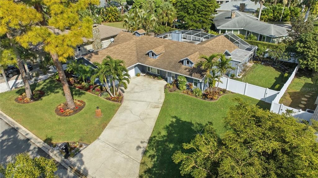 En Venta: $699,900 (3 camas, 2 baños, 2014 Pies cuadrados)