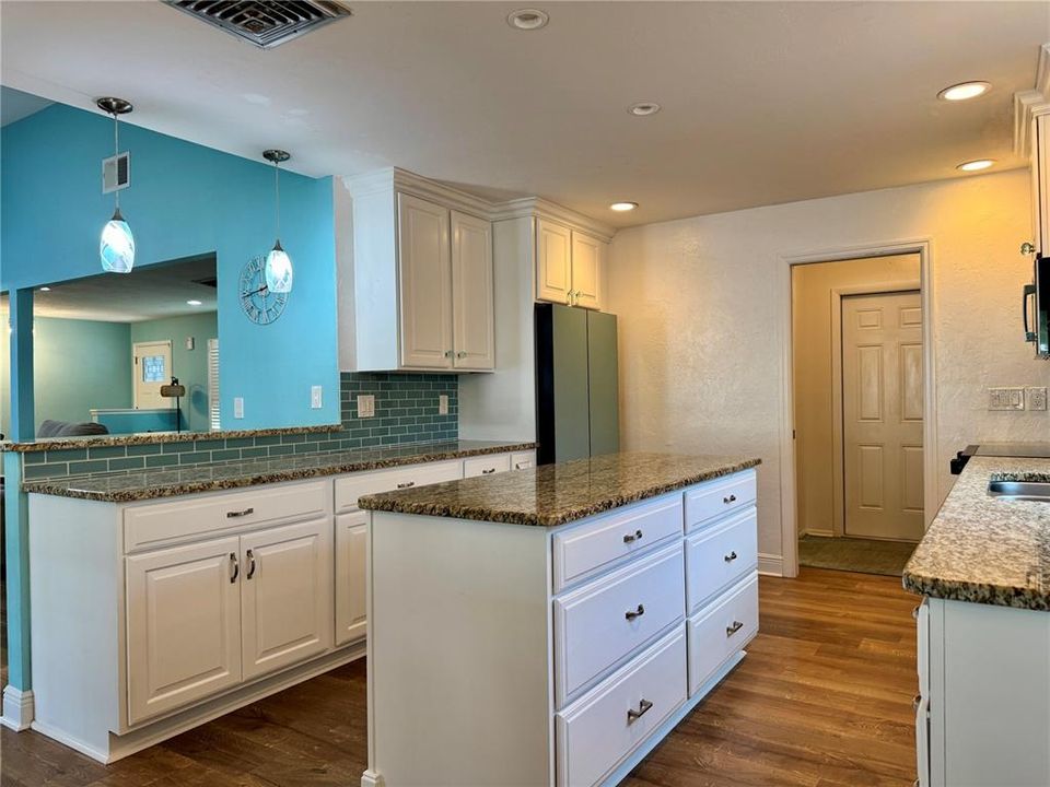 На продажу: $699,900 (3 спален, 2 ванн, 2014 Квадратных фут)