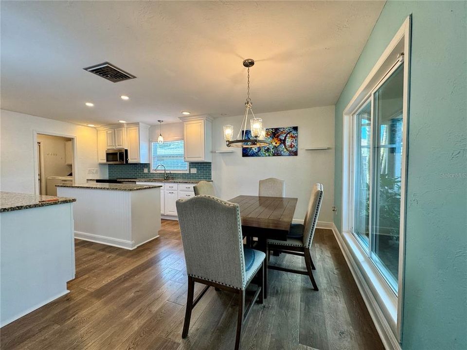 На продажу: $699,900 (3 спален, 2 ванн, 2014 Квадратных фут)