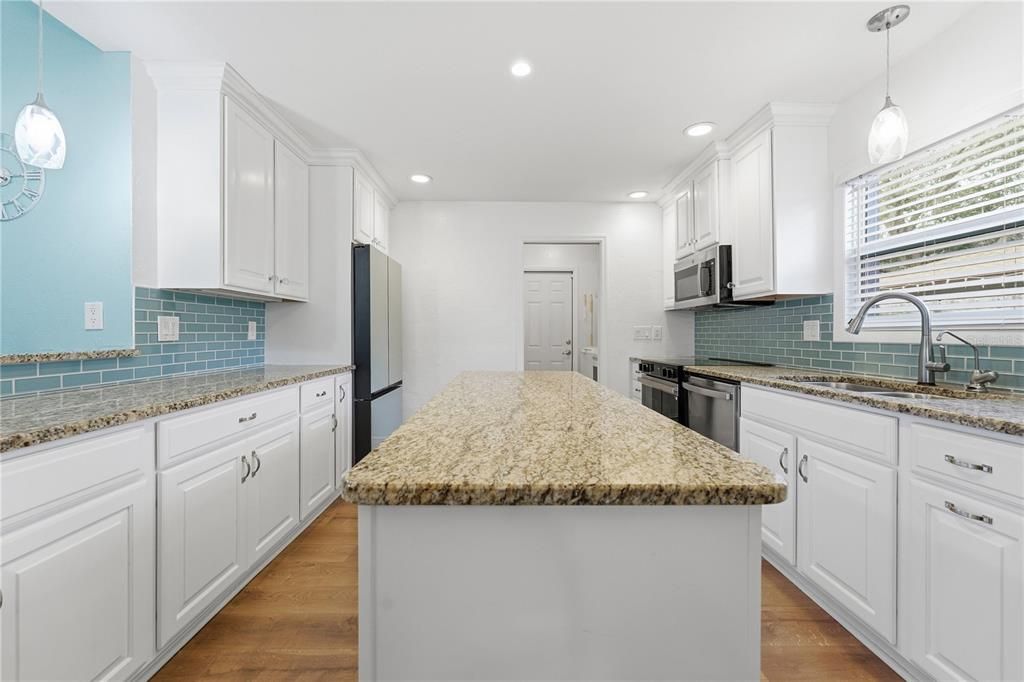 На продажу: $699,900 (3 спален, 2 ванн, 2014 Квадратных фут)