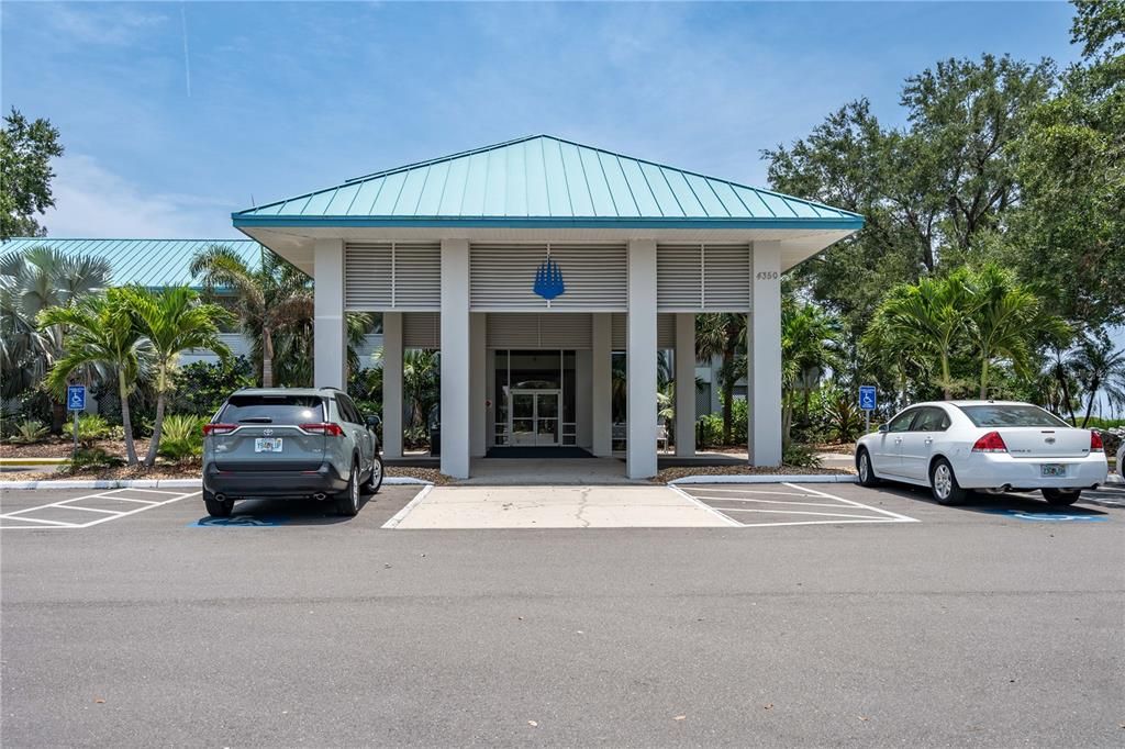 En Venta: $699,900 (3 camas, 2 baños, 2014 Pies cuadrados)